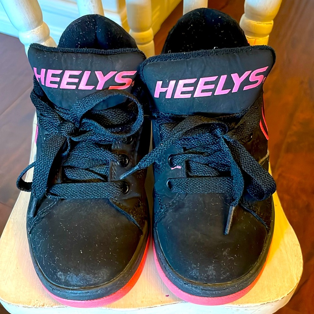 Black and pink heelys with wheels for kids